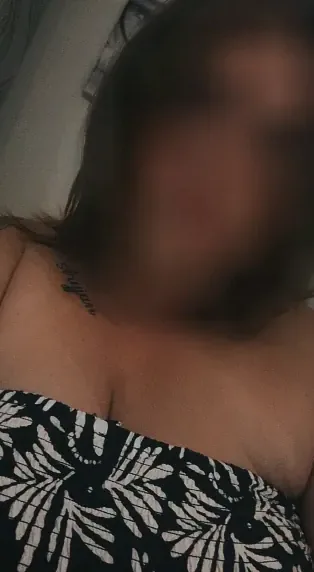 Amina, 28