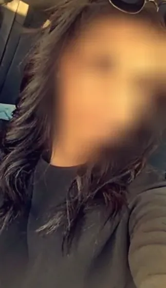 Amira, 20