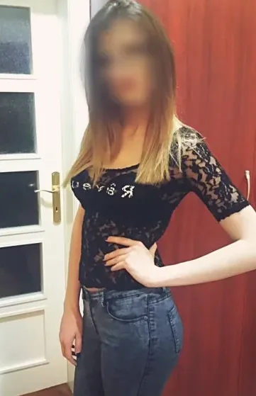 Astrid, 32