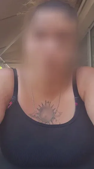 Caroline, 37