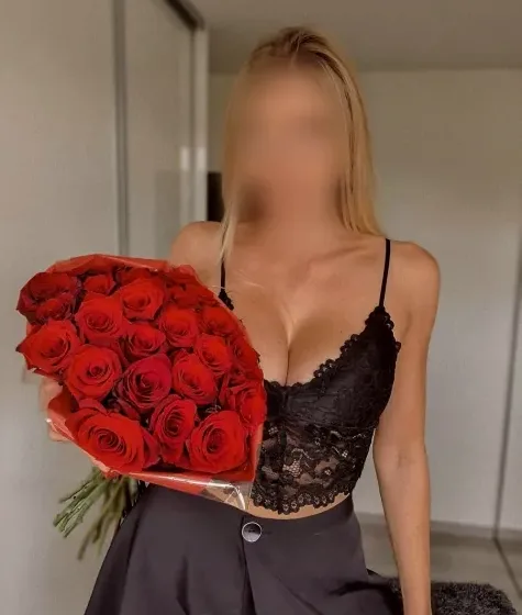 Emilie, 32