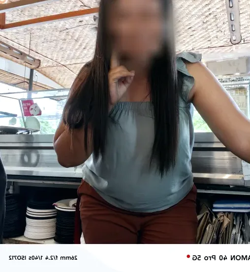 Laura, 33