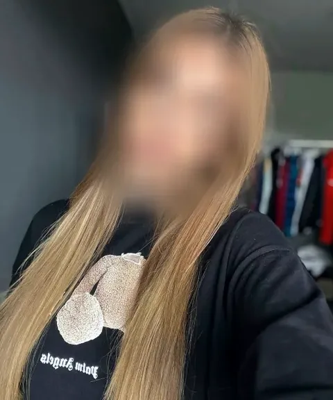 Tina, 28